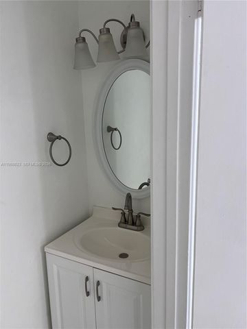 2750 W 76th St 208, Hialeah, FL 33016