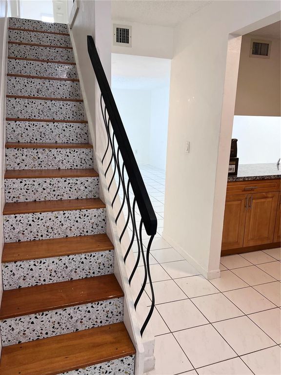 2750 W 76th St 208, Hialeah, FL 33016