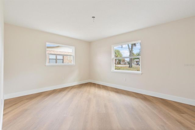 1310 E CROOKED LAKE DRIVE, Eustis, FL 32726