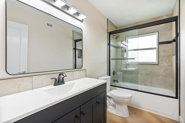 1310 E CROOKED LAKE DRIVE, Eustis, FL 32726