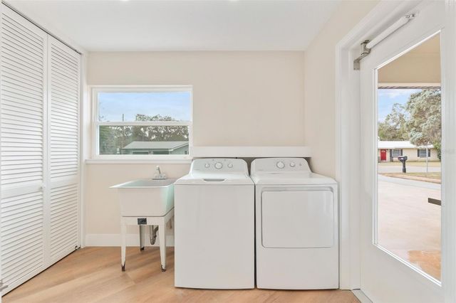 1310 E CROOKED LAKE DRIVE, Eustis, FL 32726