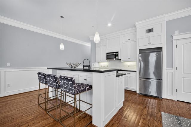 2802 Morrison Street 210, Houston, TX 77009
