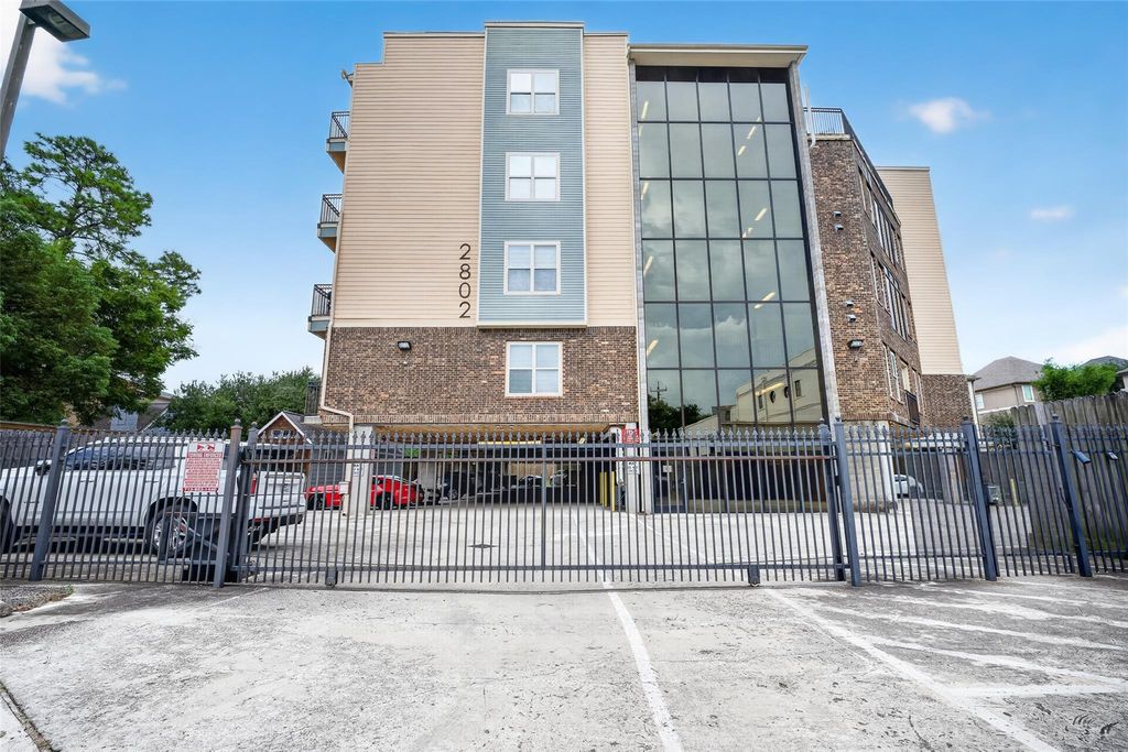 2802 Morrison Street 210, Houston, TX 77009