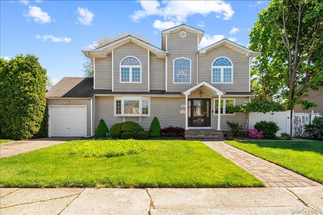 157 Manor Street, Plainview, NY 11803