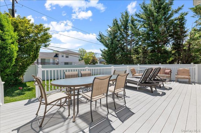 157 Manor Street, Plainview, NY 11803