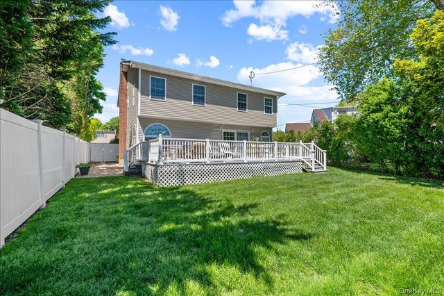 157 Manor Street, Plainview, NY 11803
