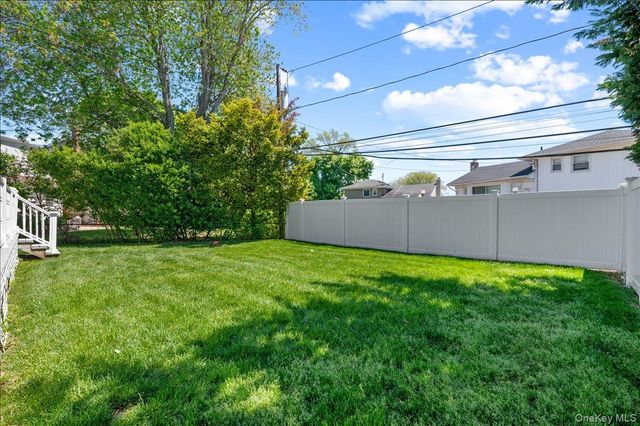 157 Manor Street, Plainview, NY 11803