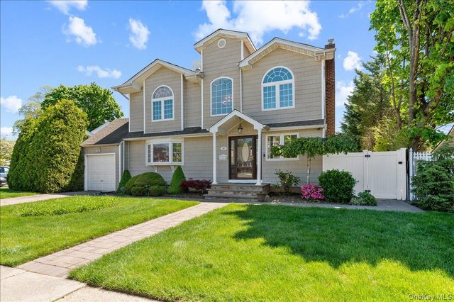 157 Manor Street, Plainview, NY 11803