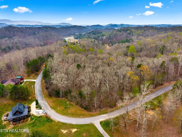 107 Turtle Dove Tr, Dandridge, TN 37725