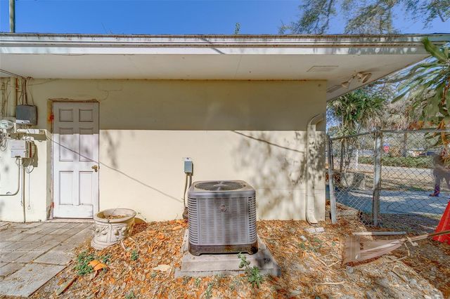 1300 S HILLCREST AVENUE, Clearwater, FL 33756