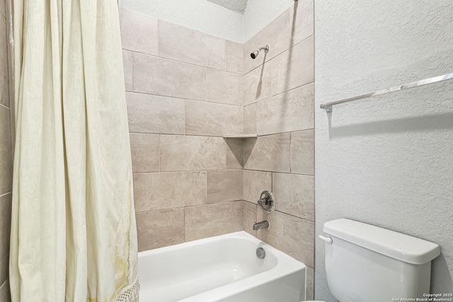 9131 Red Pony Dr, San Antonio, TX 78254