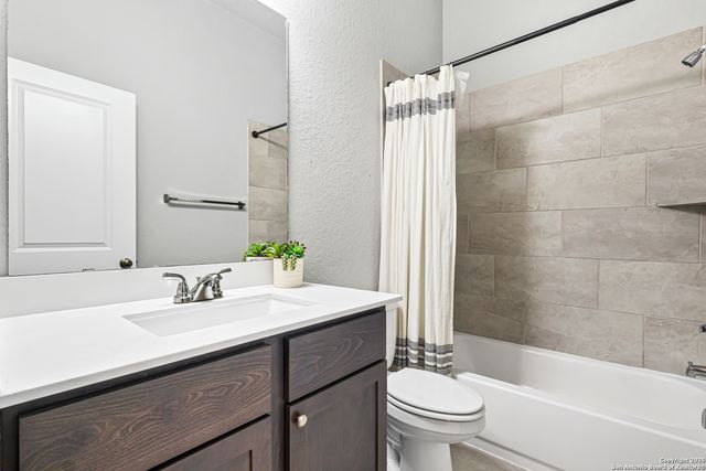 9131 Red Pony Dr, San Antonio, TX 78254