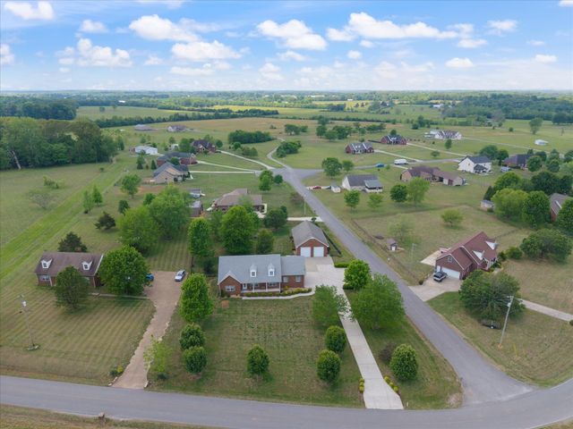 637 Coopertown Rd, Unionville, TN 37180