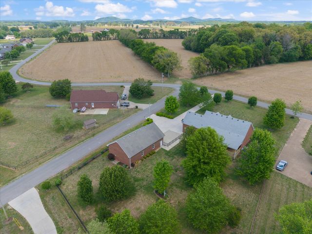 637 Coopertown Rd, Unionville, TN 37180