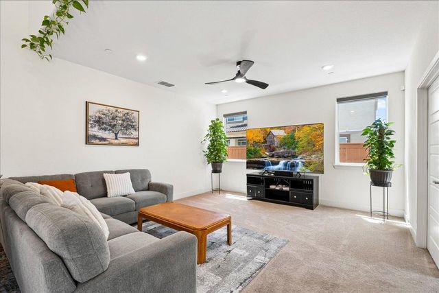 5667 Littlestone St, Sacramento, CA 95835