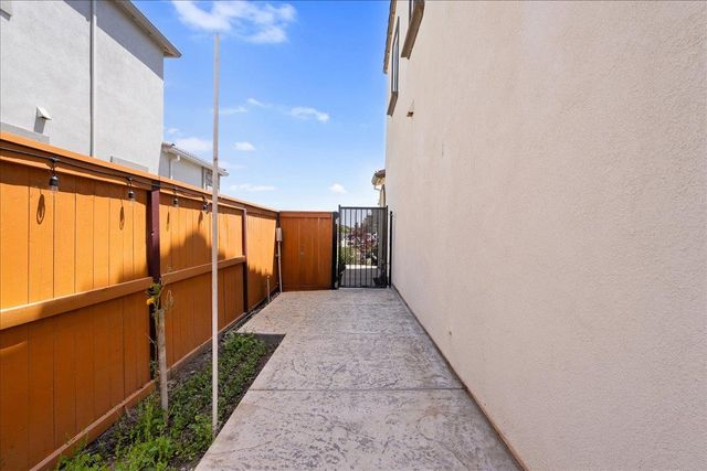 5667 Littlestone St, Sacramento, CA 95835
