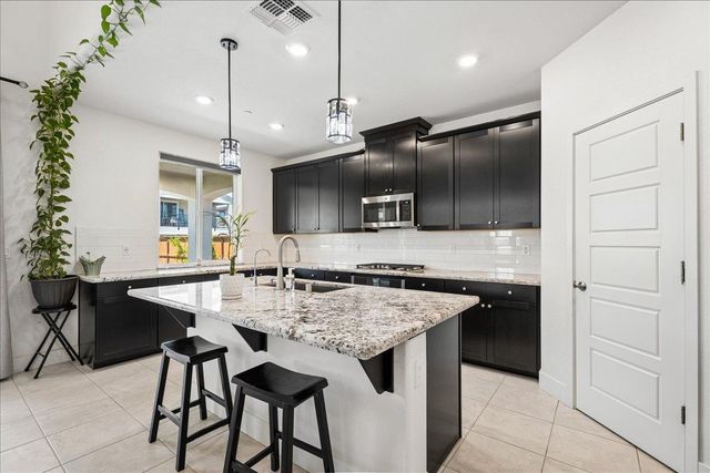 5667 Littlestone St, Sacramento, CA 95835
