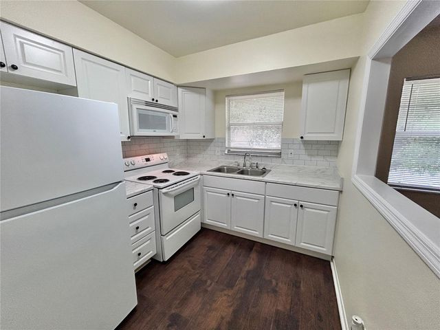 4455 38TH TERRACE N B16, St Petersburg, FL 33714
