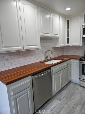 4558 Willis 114, Sherman Oaks, CA 91403