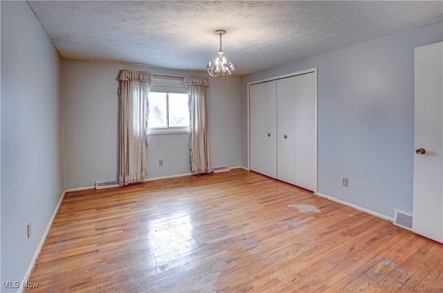 32985 Charmwood Oval, Solon, OH 44139