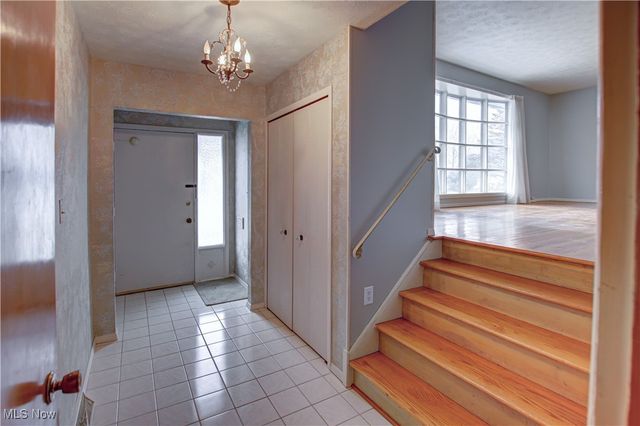 32985 Charmwood Oval, Solon, OH 44139