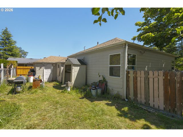 915 Ne 4TH St, Gresham, OR 97030