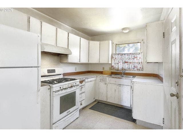 915 Ne 4TH St, Gresham, OR 97030