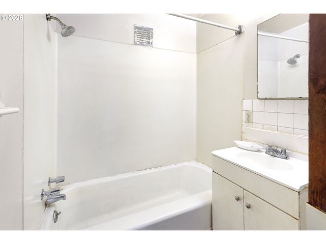 915 Ne 4TH St, Gresham, OR 97030