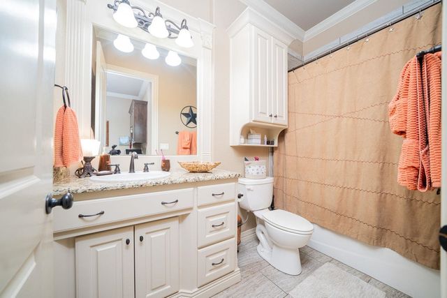 135 Circle Dr, Longview, TX 75602