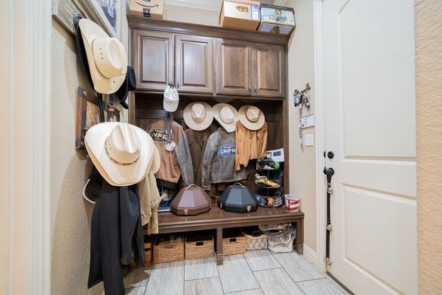 135 Circle Dr, Longview, TX 75602