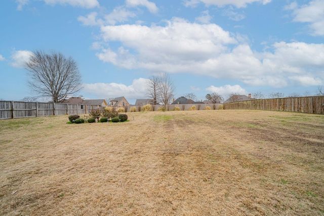 135 Circle Dr, Longview, TX 75602