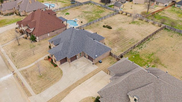 135 Circle Dr, Longview, TX 75602