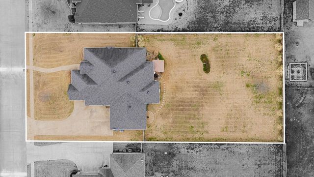 135 Circle Dr, Longview, TX 75602