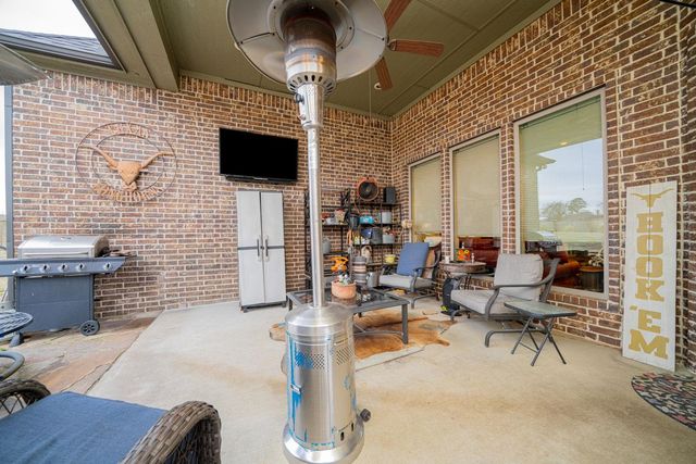 135 Circle Dr, Longview, TX 75602