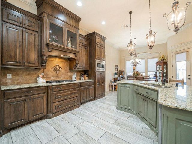 135 Circle Dr, Longview, TX 75602