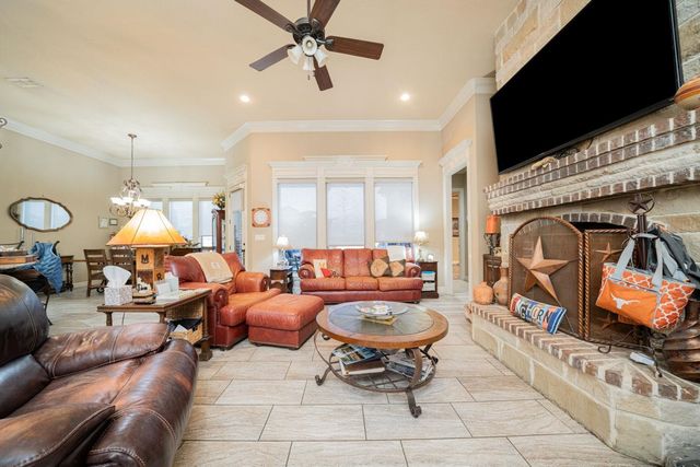 135 Circle Dr, Longview, TX 75602