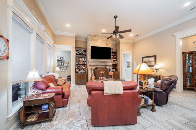 135 Circle Dr, Longview, TX 75602