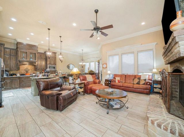 135 Circle Dr, Longview, TX 75602