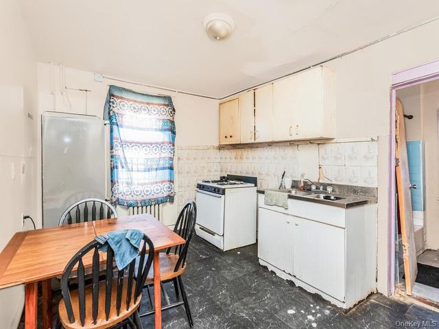 227 S 3rd Avenue, Mount Vernon, NY 10550