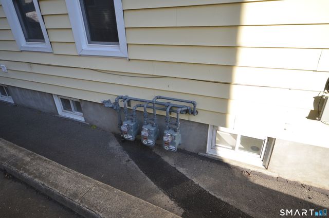 70 Westfield Avenue 3rd Fl, Bridgeport, CT 06606