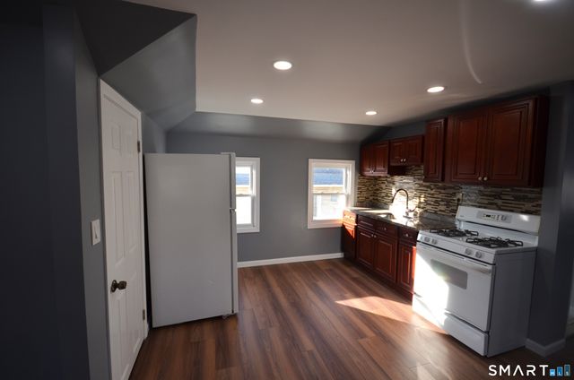 70 Westfield Avenue 3rd Fl, Bridgeport, CT 06606