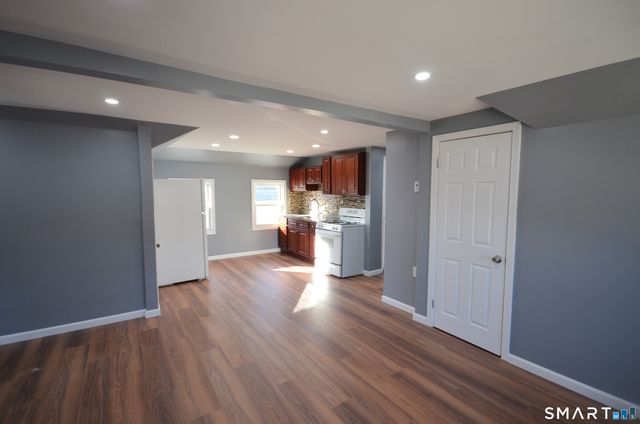 70 Westfield Avenue 3rd Fl, Bridgeport, CT 06606