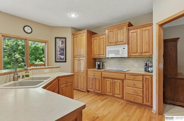 18710 Lillian Street, Omaha, NE 68136