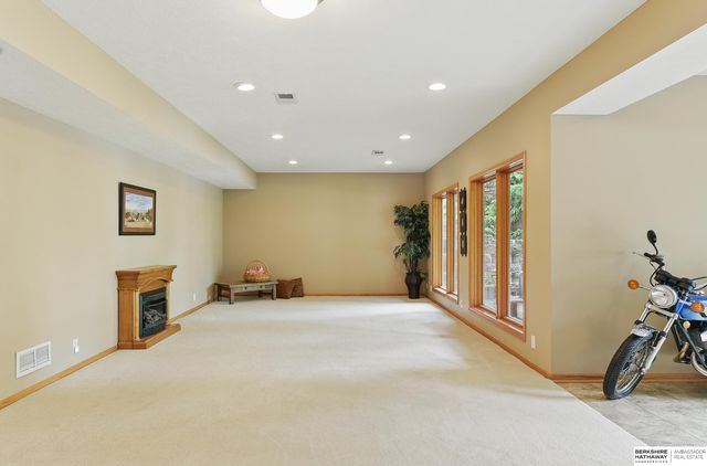 18710 Lillian Street, Omaha, NE 68136