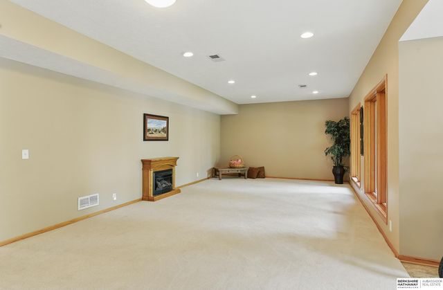 18710 Lillian Street, Omaha, NE 68136