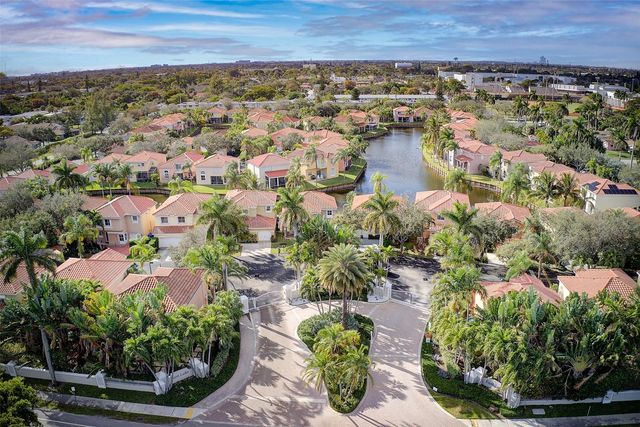 1762 E Trafalgar Circle, Hollywood, FL 33020