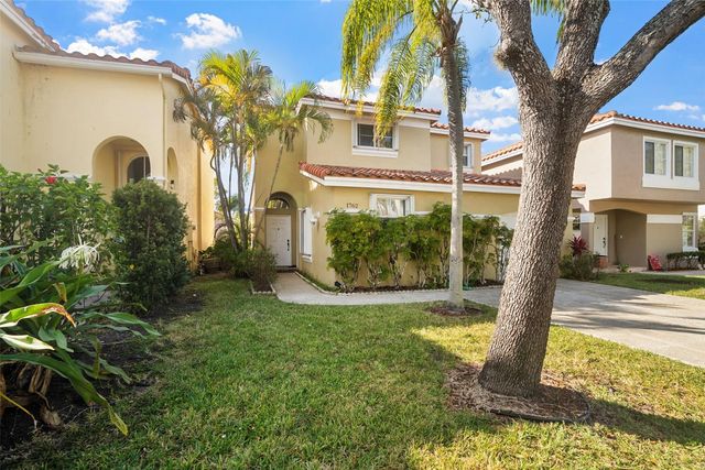 1762 E Trafalgar Circle, Hollywood, FL 33020