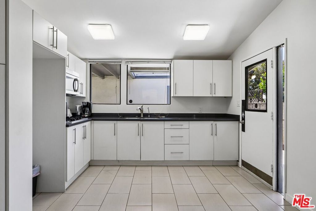 Image 10 of property listing at 11100 Sheldon Street, Sun Valley, CA 91352