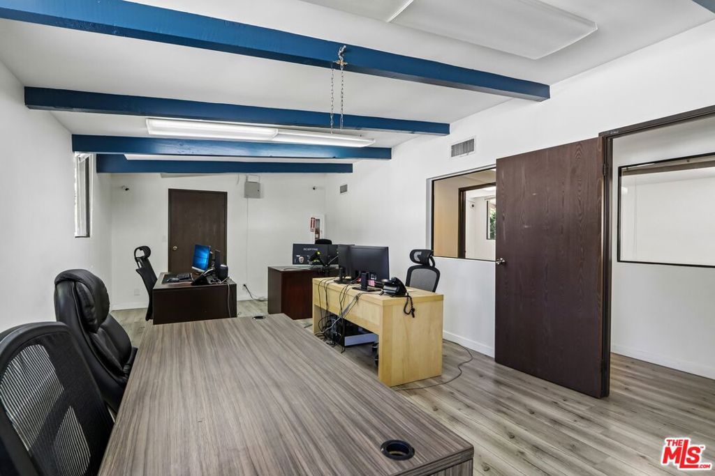 Image 17 of property listing at 11100 Sheldon Street, Sun Valley, CA 91352