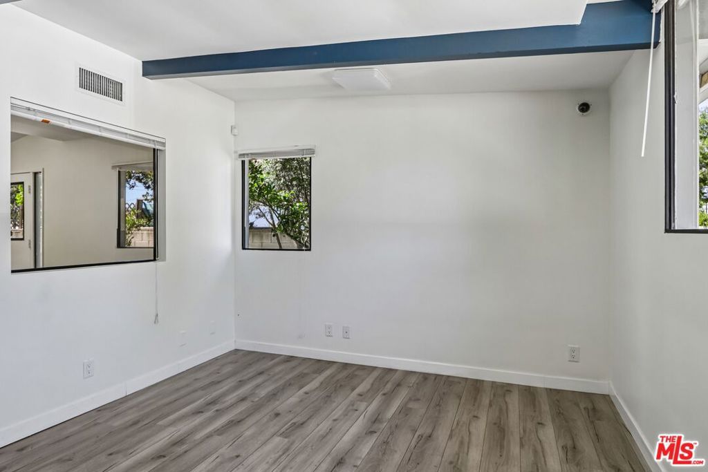 Image 20 of property listing at 11100 Sheldon Street, Sun Valley, CA 91352